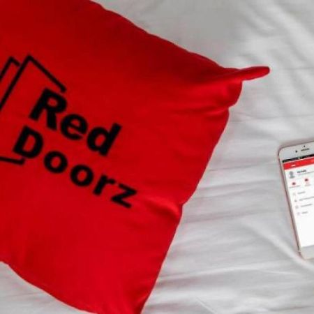 Готель Reddoorz @ Pelita Raya Rappocini Макасар Екстер'єр фото